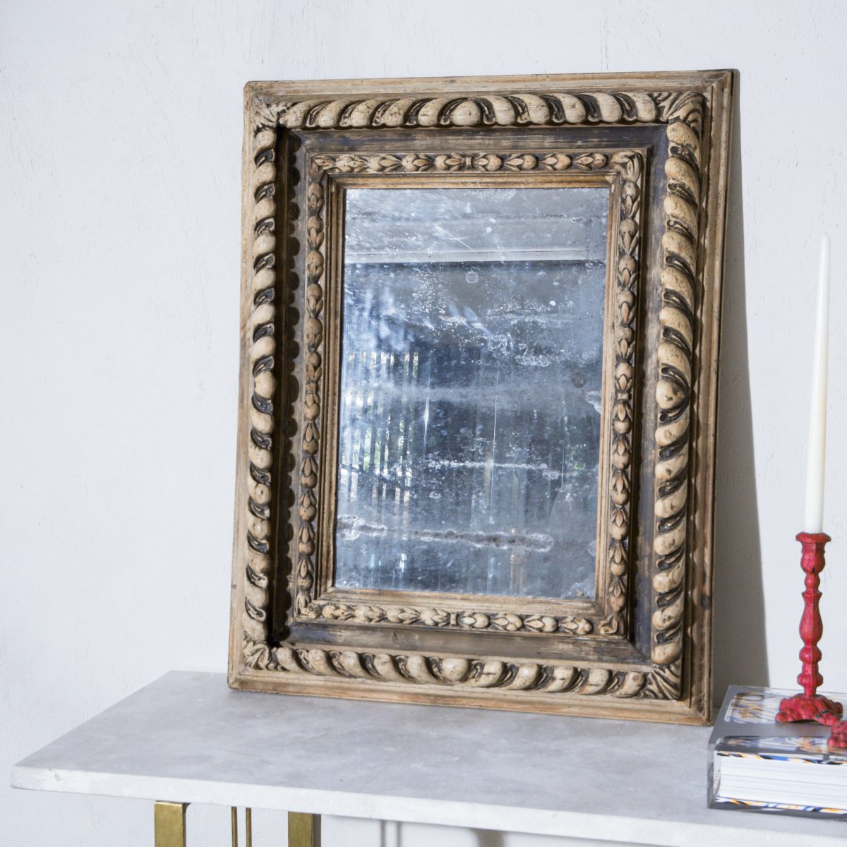 Espejo antiguo con marco de madera de olmo trenzado en color natural