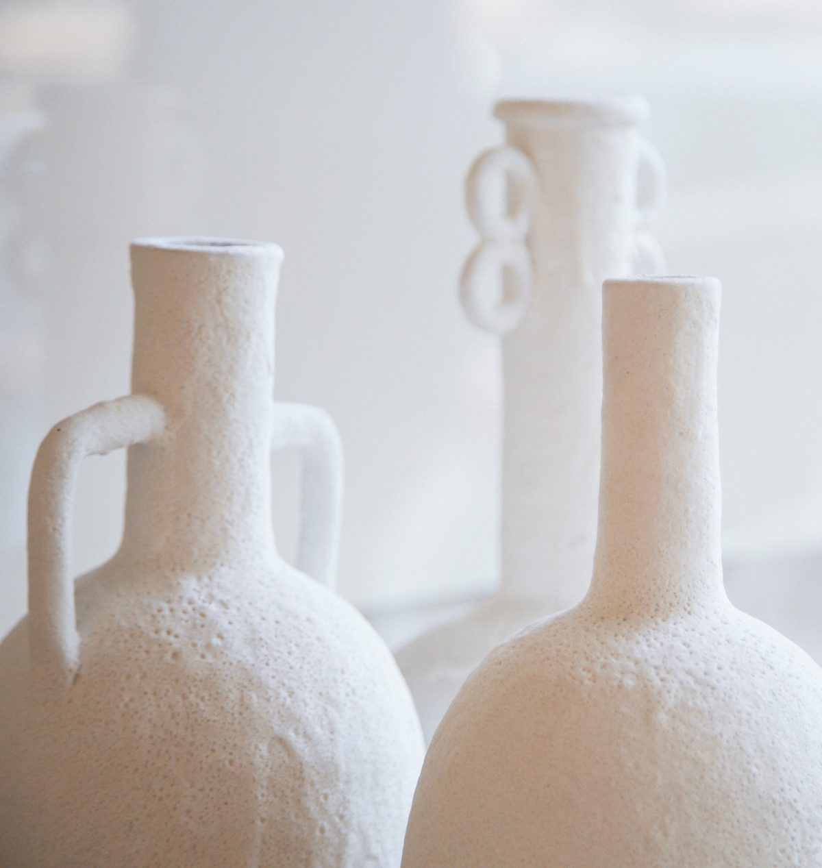 Vasija de cerámica blanca