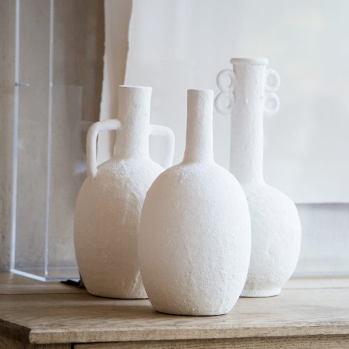 Vasija de cerámica blanca