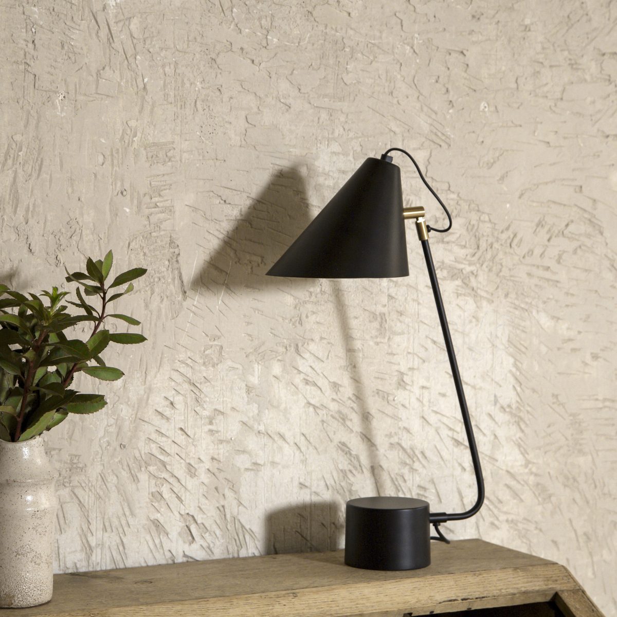 Lámpara de mesa hierro en color negro