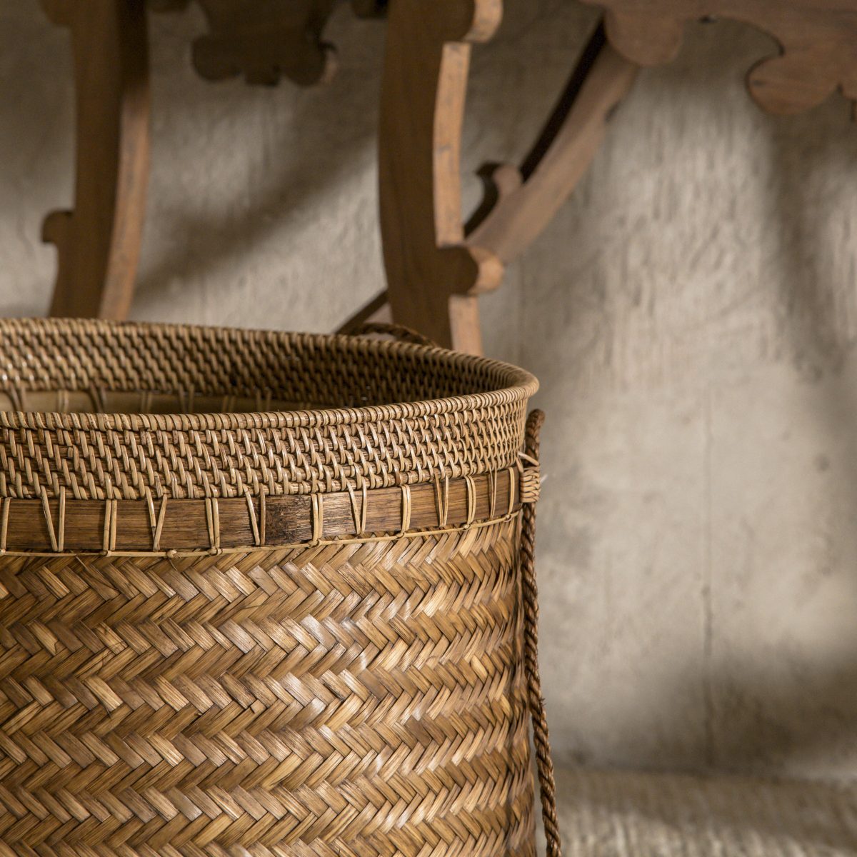 Cesta artesanal de bambú y ratán 40x40 cm