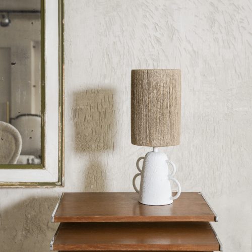 Lámpara de mesa de cerámica blanca con pantalla de hilo