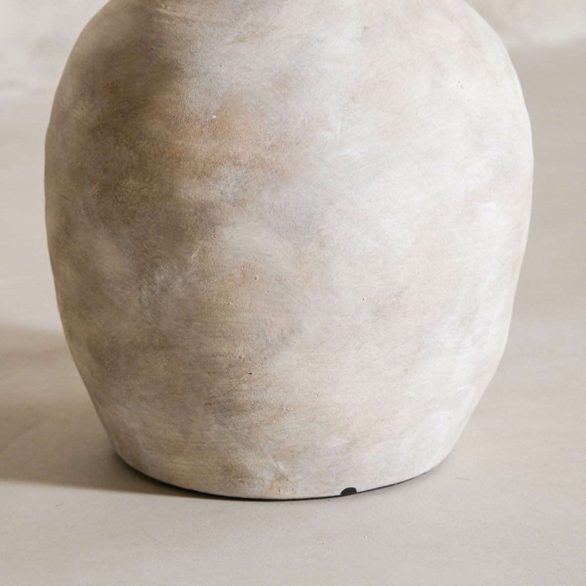 Vasija de cerámica terracota con asa