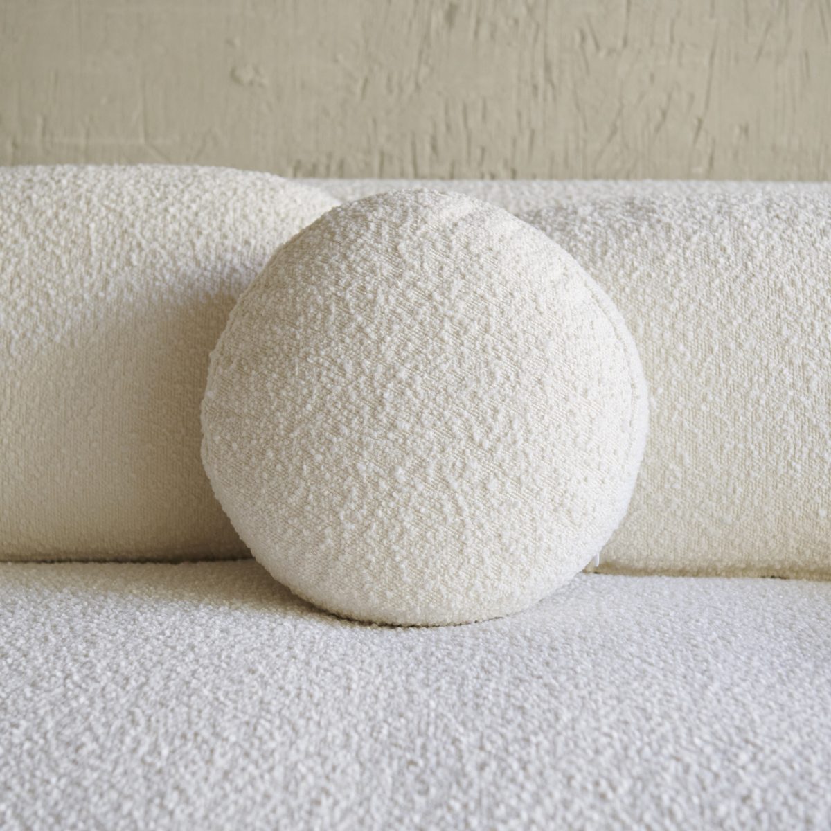 Sofá de buclé estilo Mid Century - Imagen 4