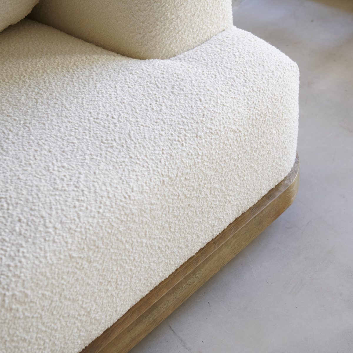 Sofá de buclé estilo Mid Century - Imagen 5