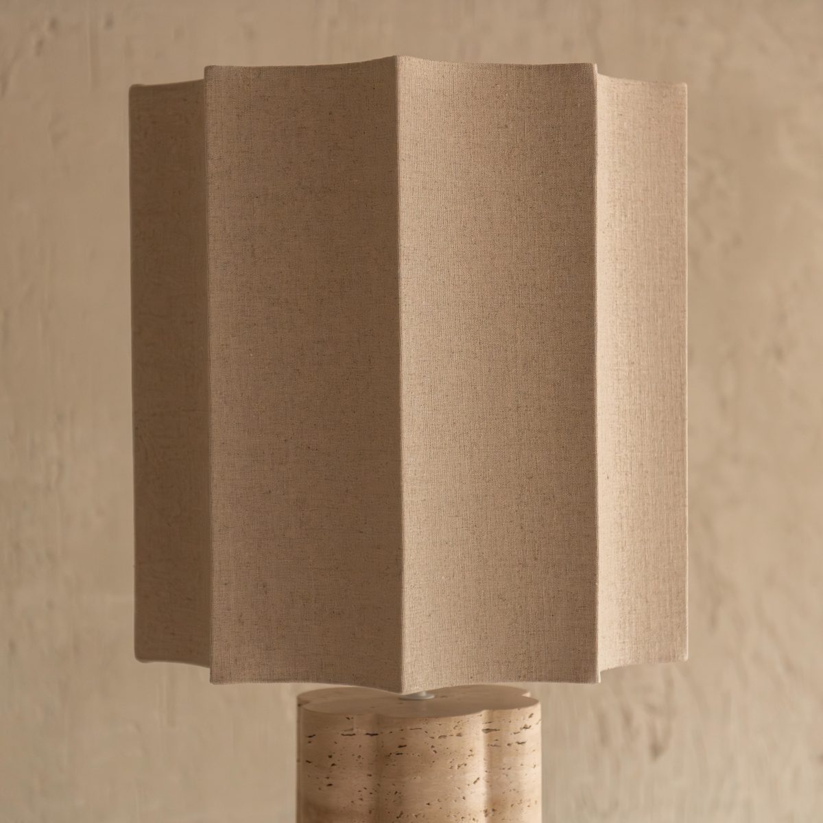 Lampara de mesa de travertino romano - Imagen 3