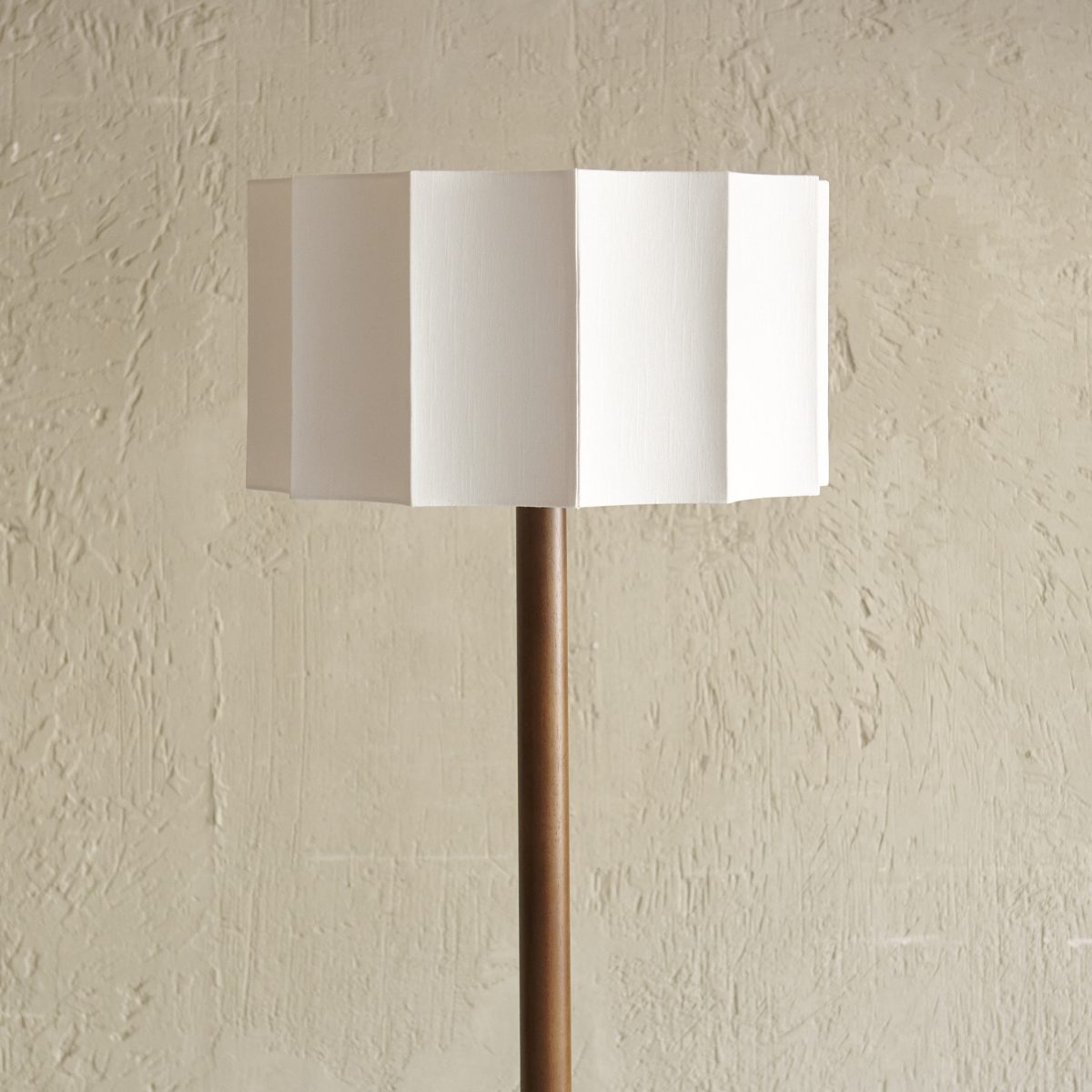 Lámpara de pie de madera - Imagen 2