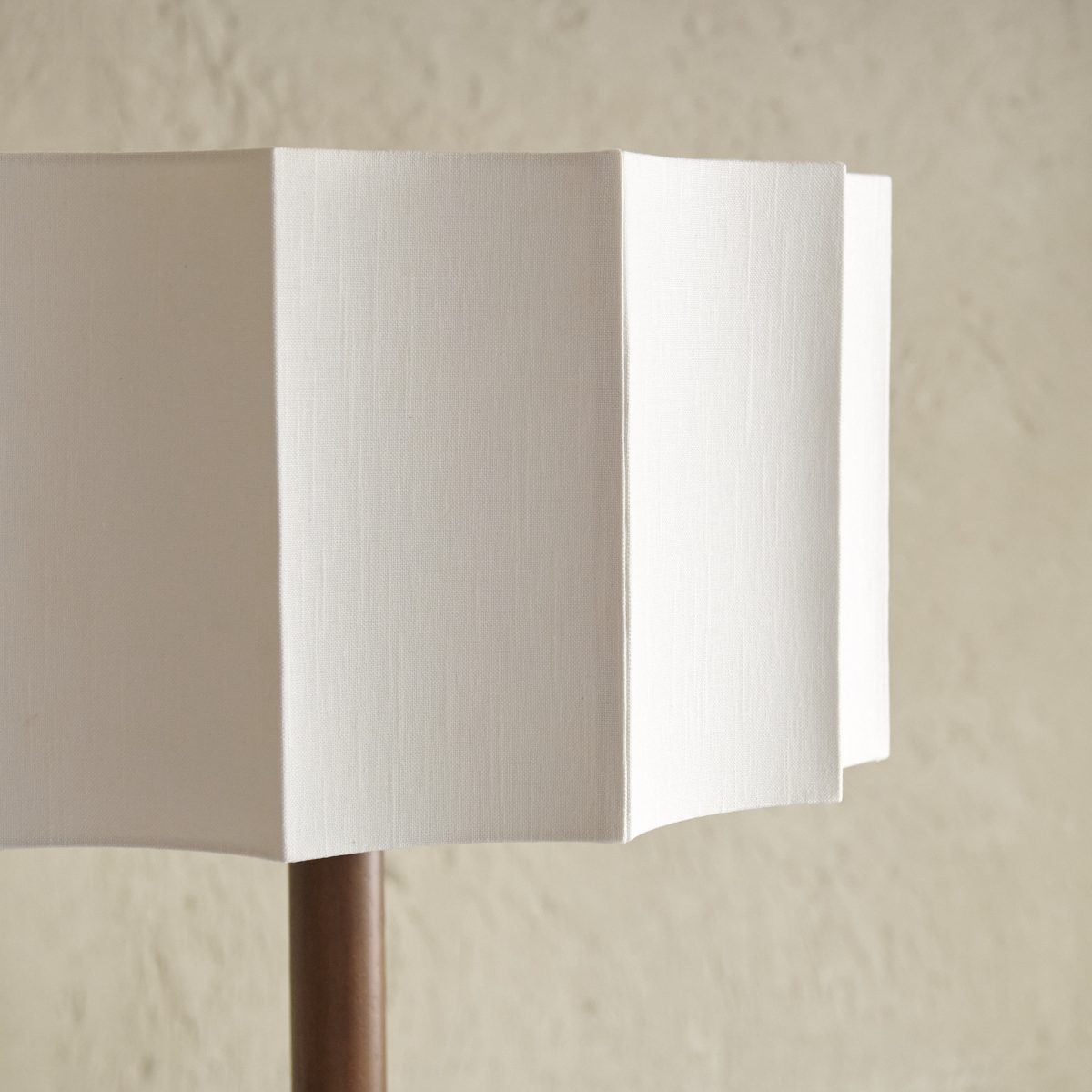 Lámpara de pie de madera - Imagen 4