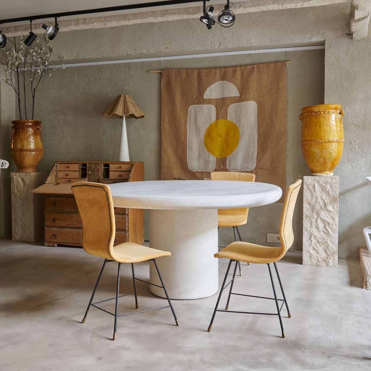 Peana de piedra caliza color arena - Imagen 6