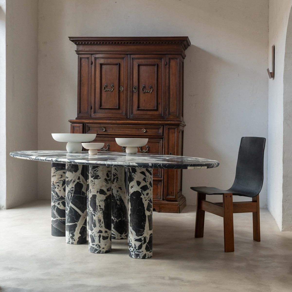 Mesa de comedor de mármol negro Napoleón