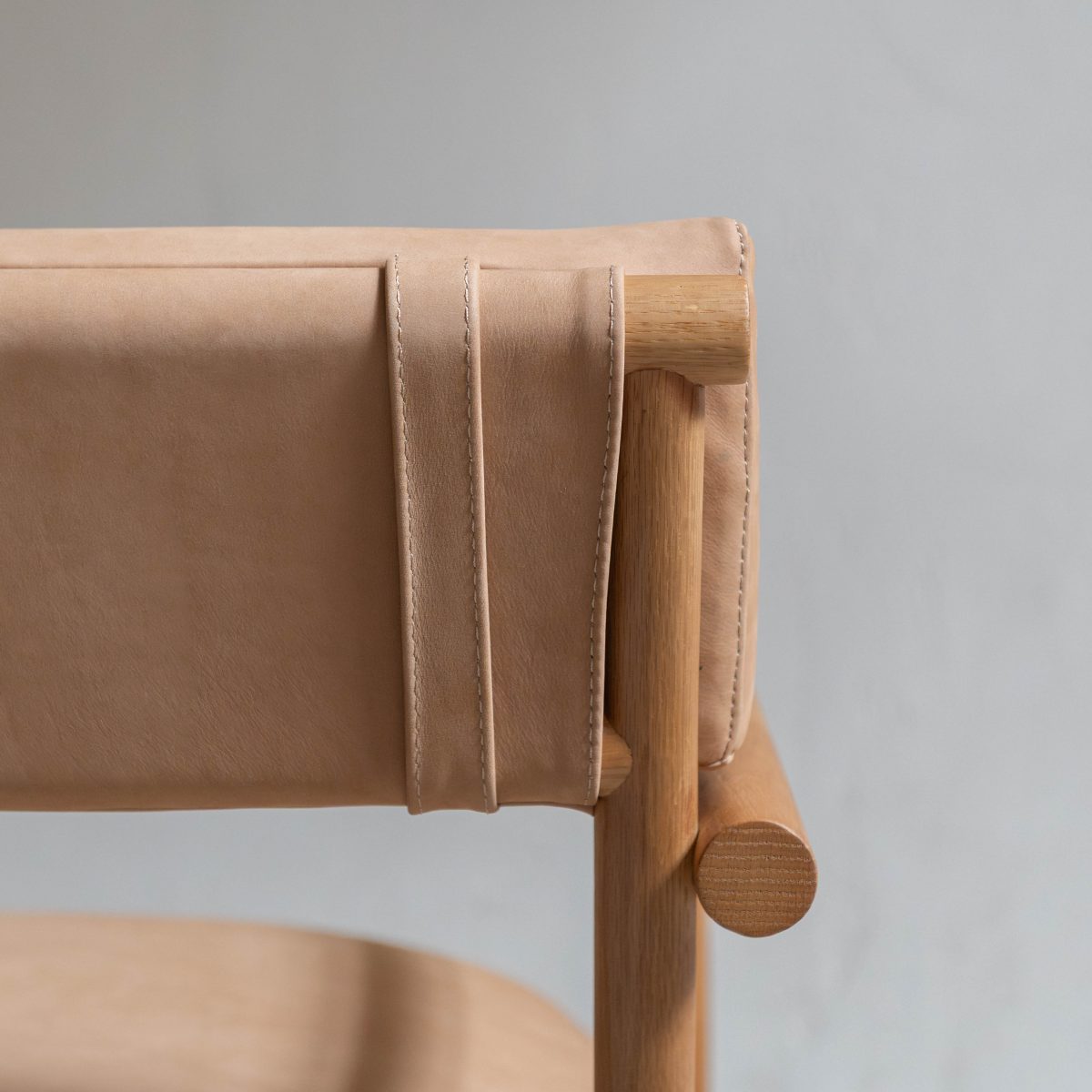 Sillón de madera y piel nobuk - Imagen 6