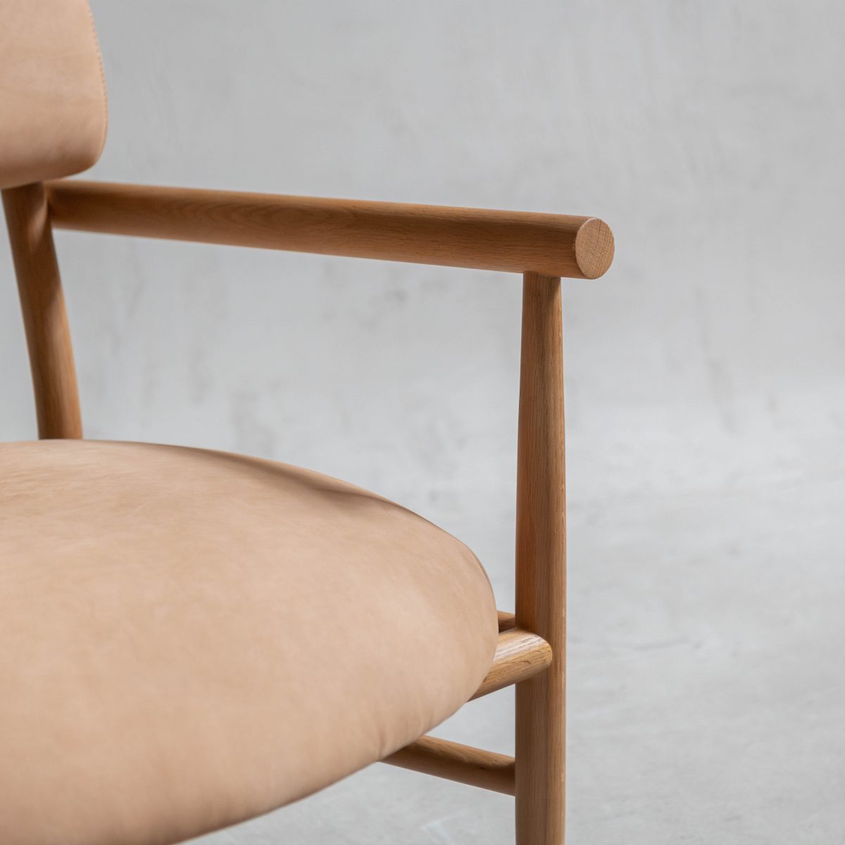 Sillón de madera y piel nobuk - Imagen 3