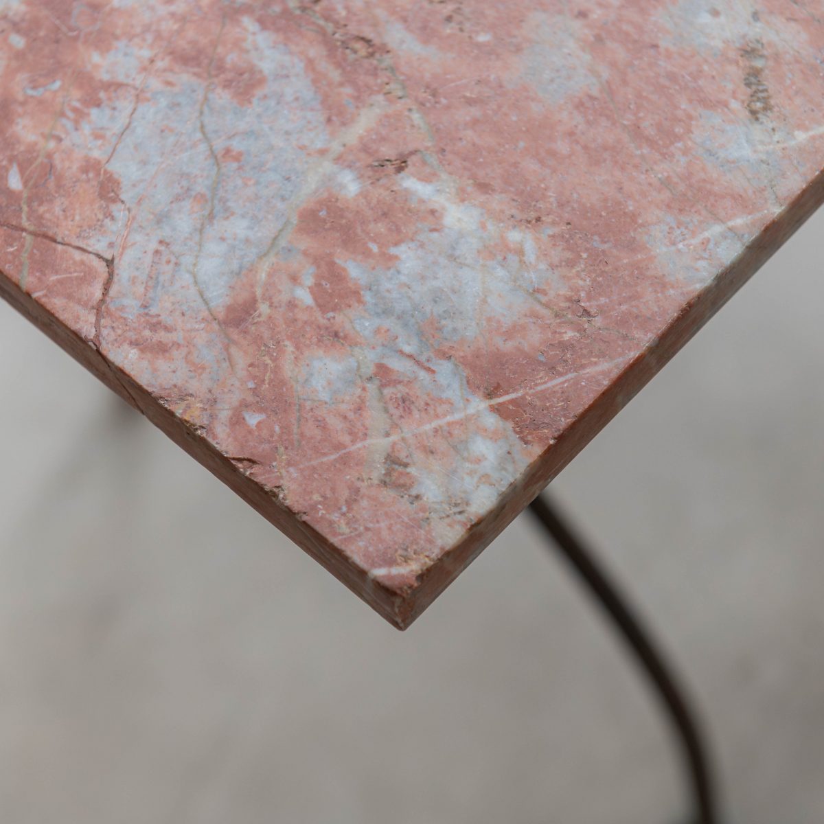 Consola vintage de forja y mármol rosa - Imagen 5