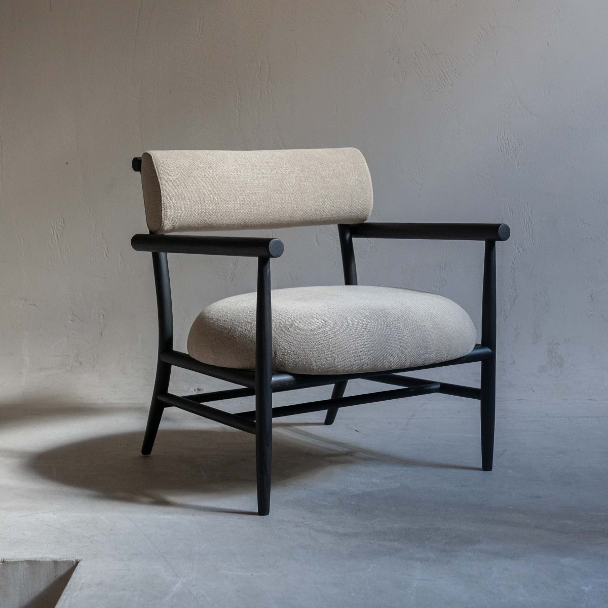 Sillón de madera y lino