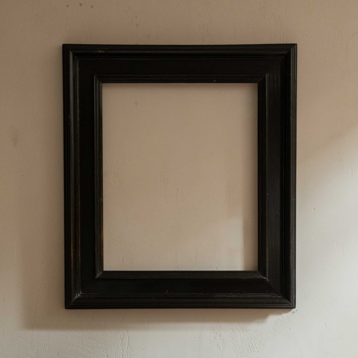 Marco holandés del siglo XVII en ébano negro