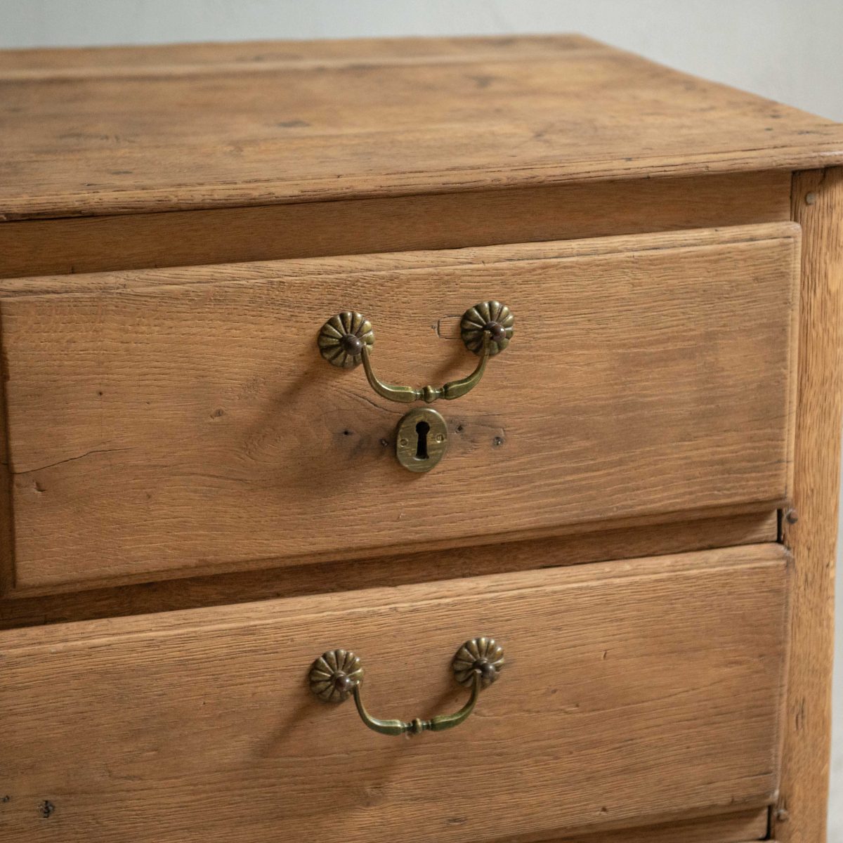 Cómoda francesa de roble lavado siglo XVIII - Imagen 3