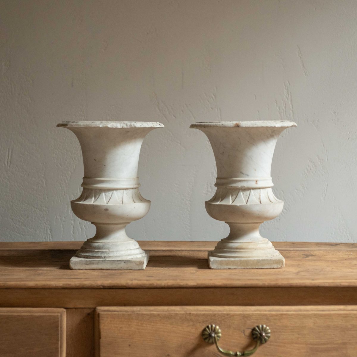 Pareja de copas de mármol antiguas