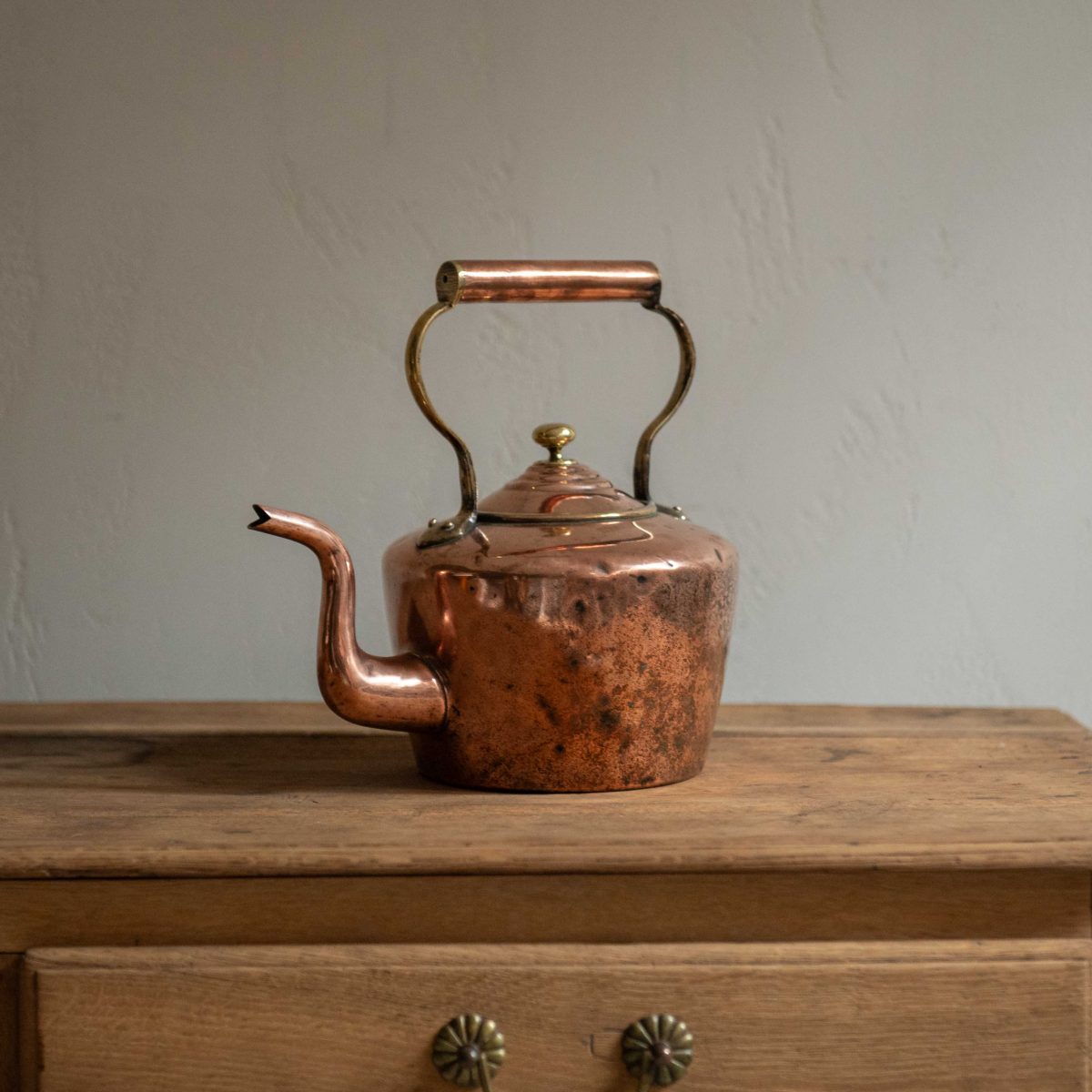 Tetera antigua de cobre