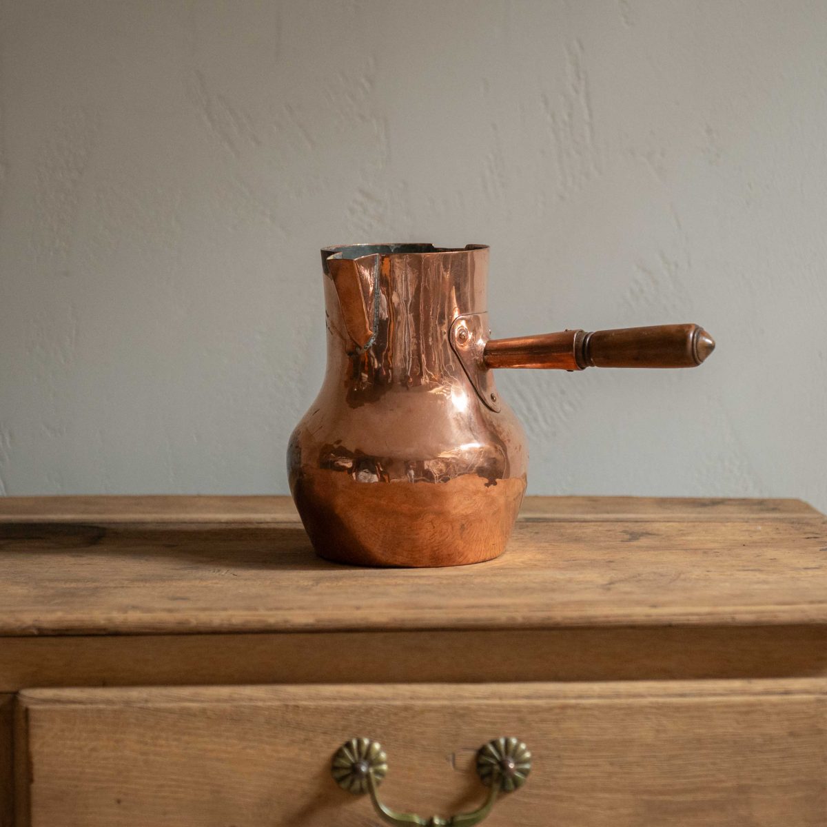 Jarra antigua de cobre