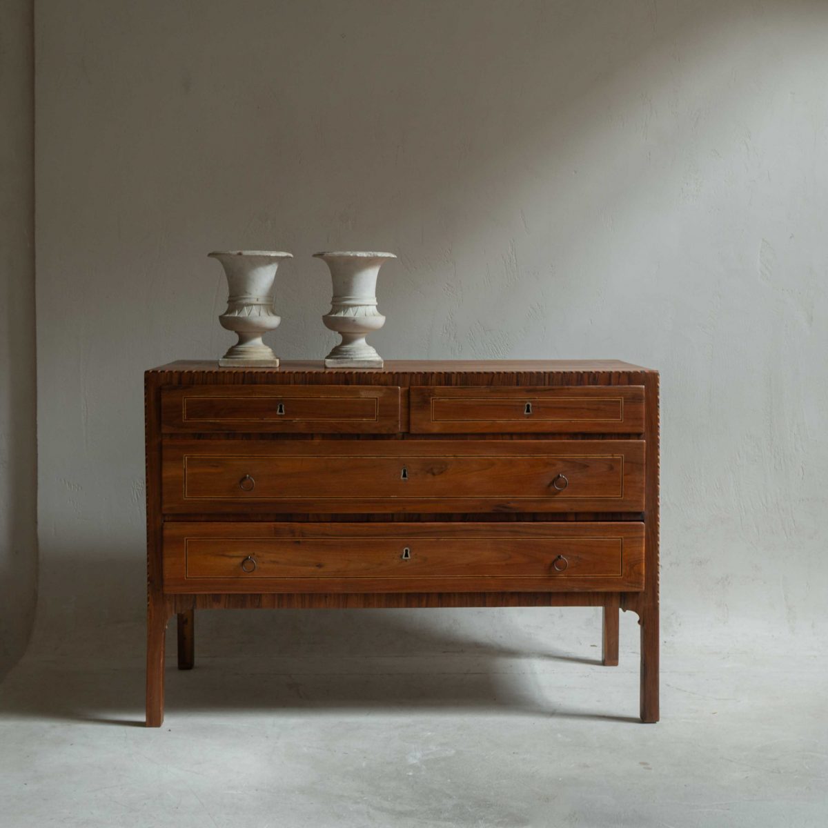 Cómoda italiana estilo Directorio