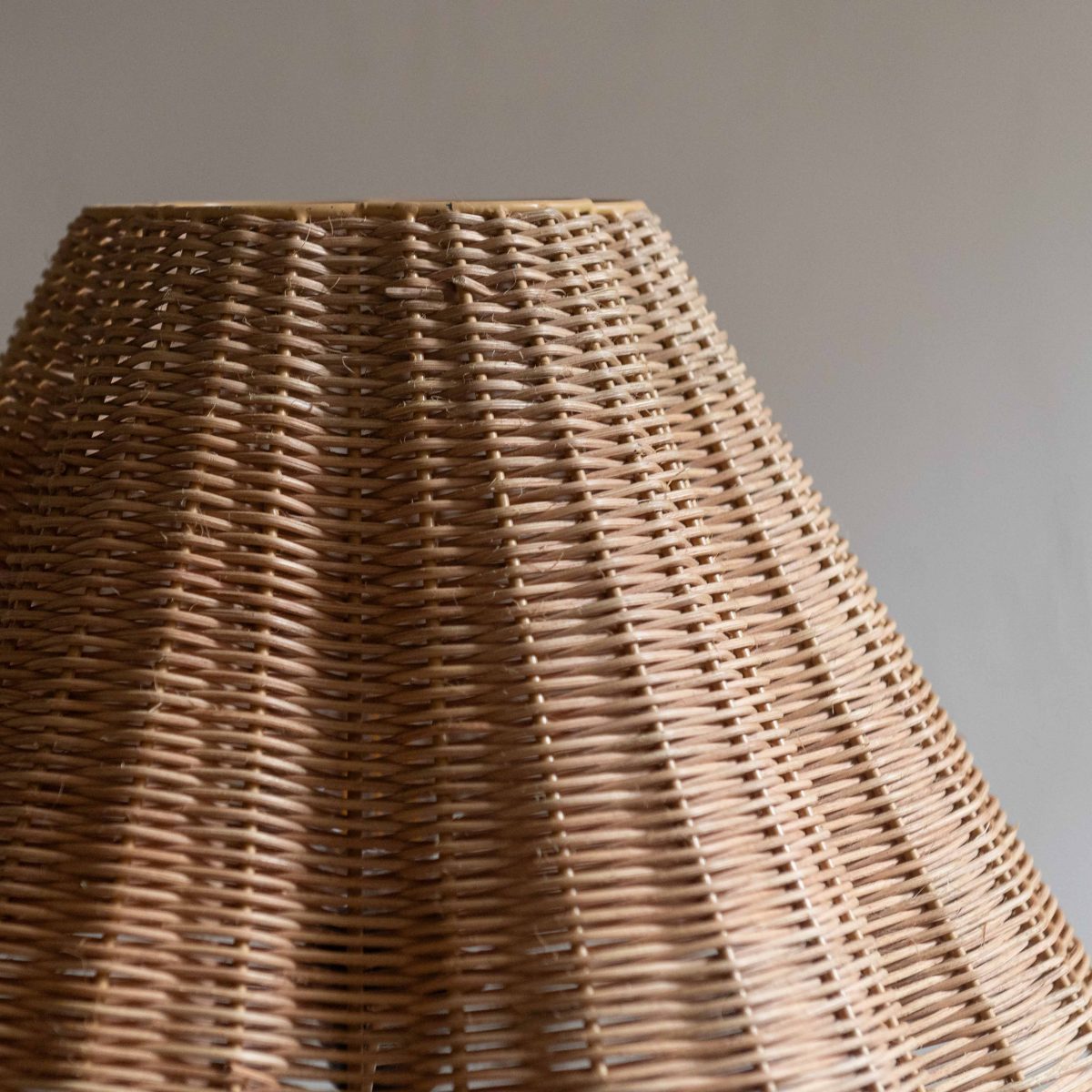 Lámpara de mesa de ratán natural - Imagen 5