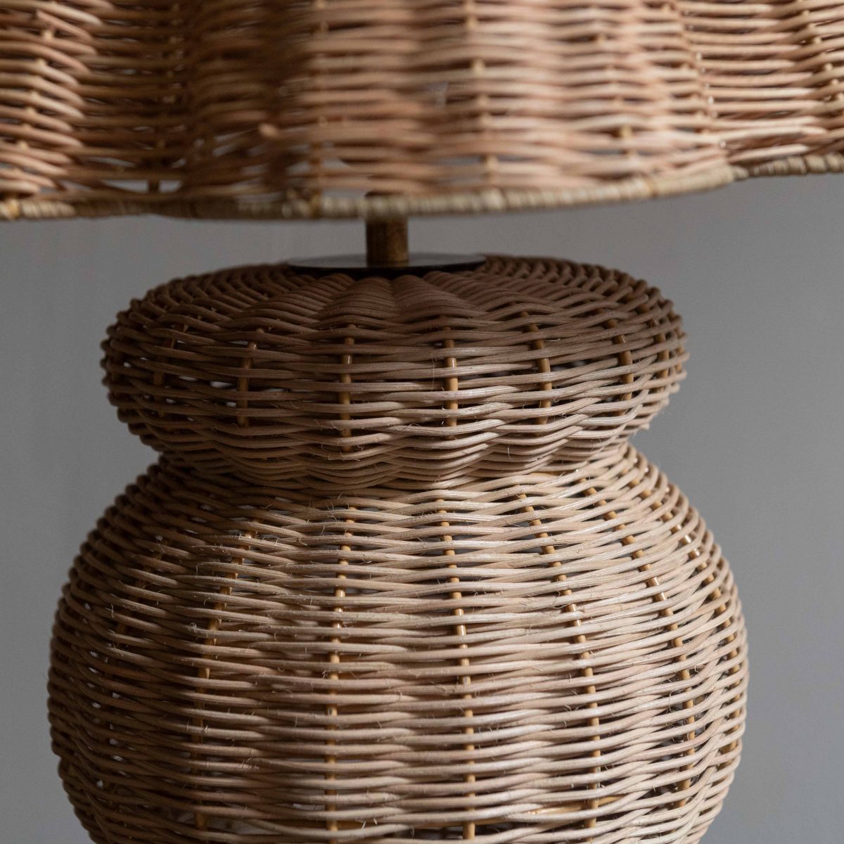 Lámpara de mesa de ratán natural - Imagen 7