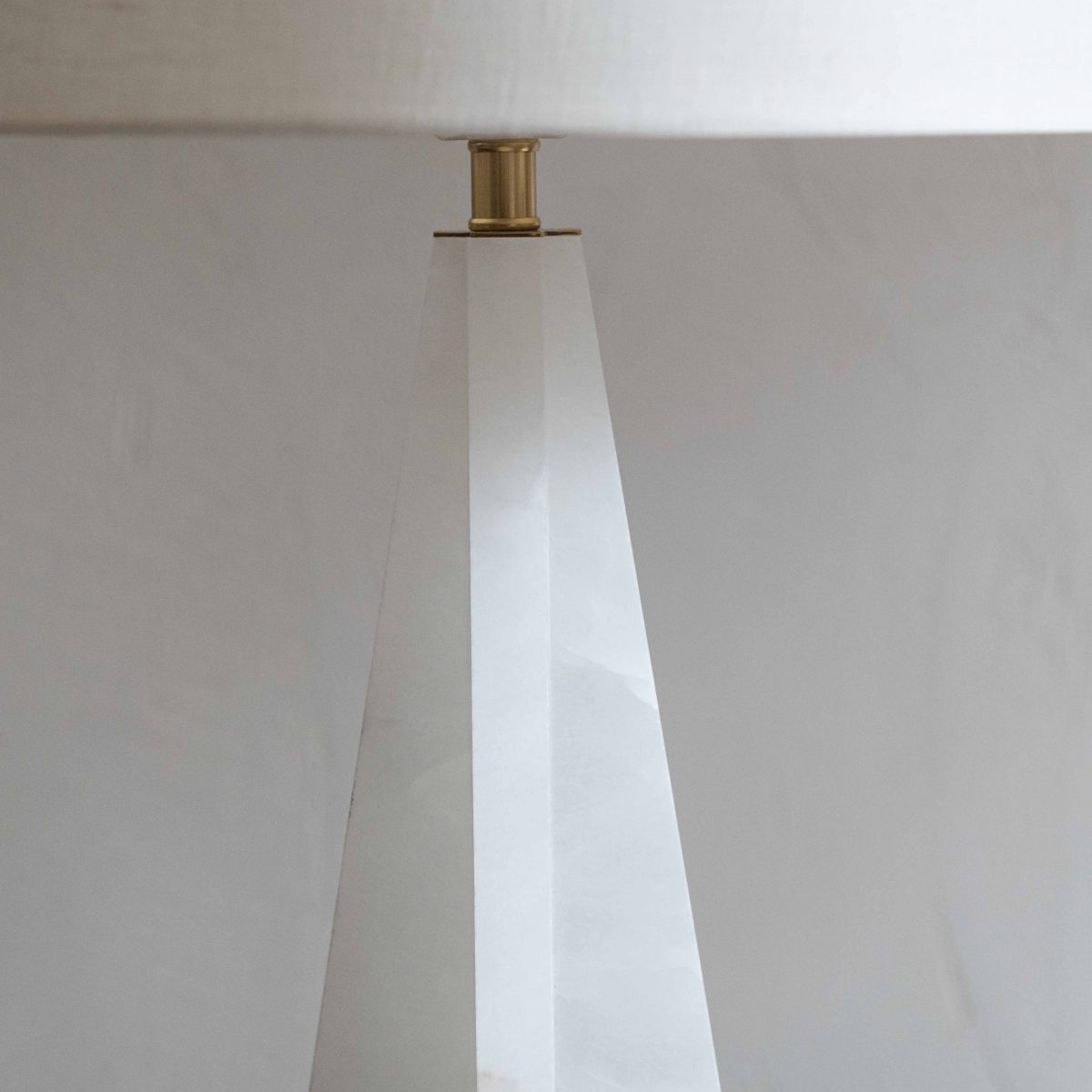 Lámpara de mesa de alabastro con pantalla de lino - Imagen 4