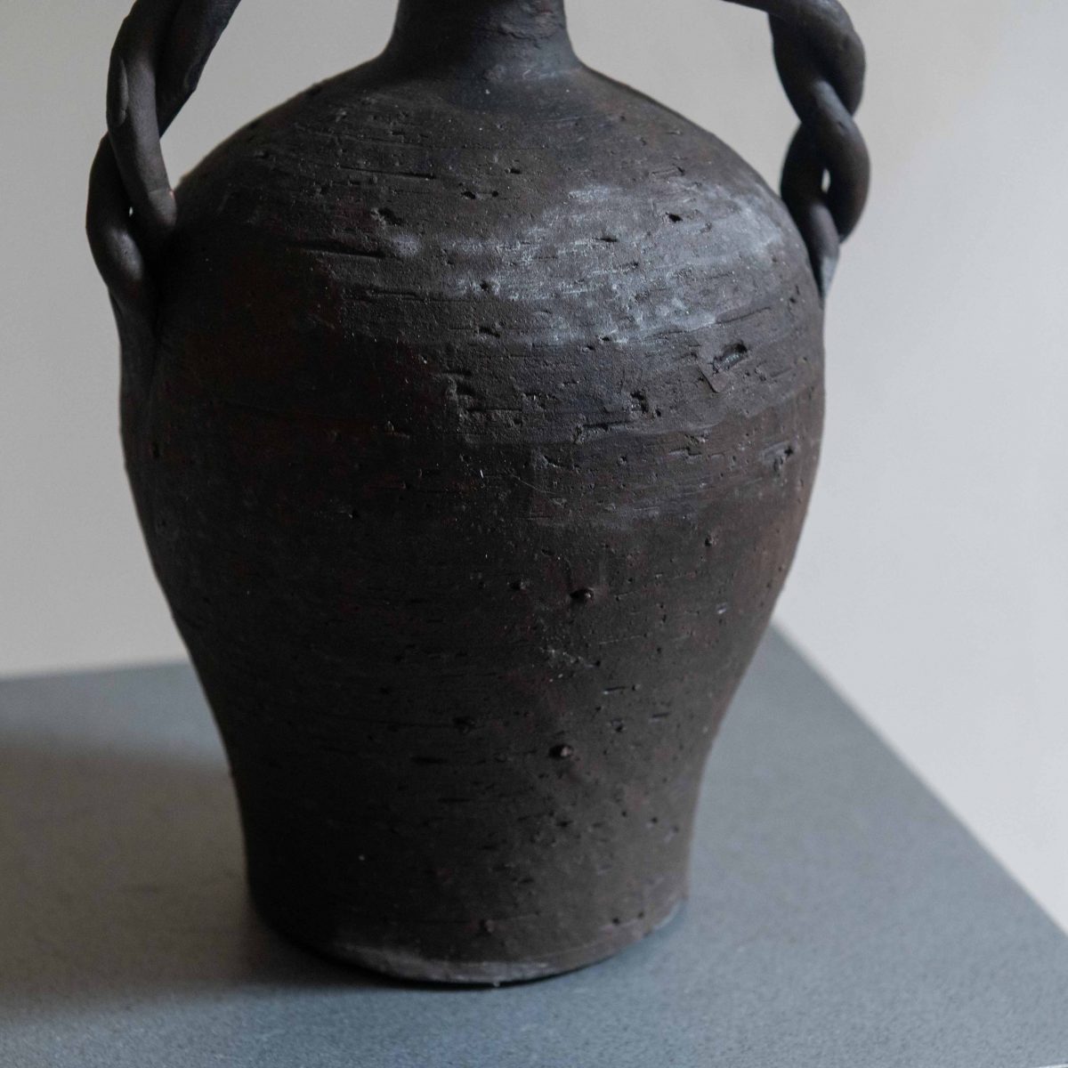 Jarrón de cerámica con asas trenzadas - Imagen 4