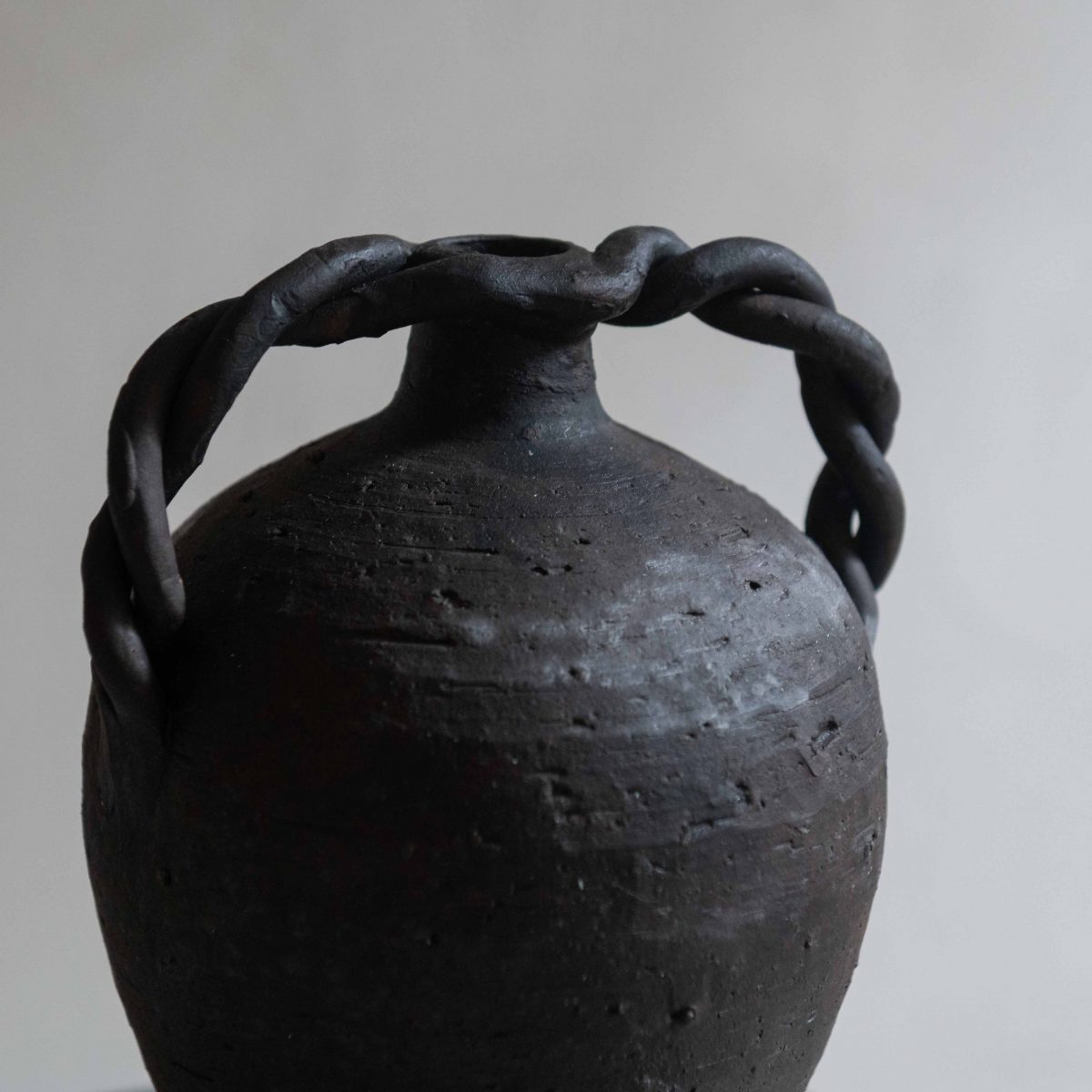 Jarrón de cerámica con asas trenzadas - Imagen 5