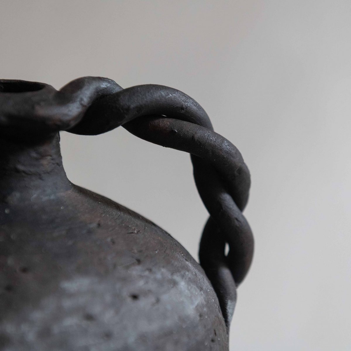 Jarrón de cerámica con asas trenzadas - Imagen 6