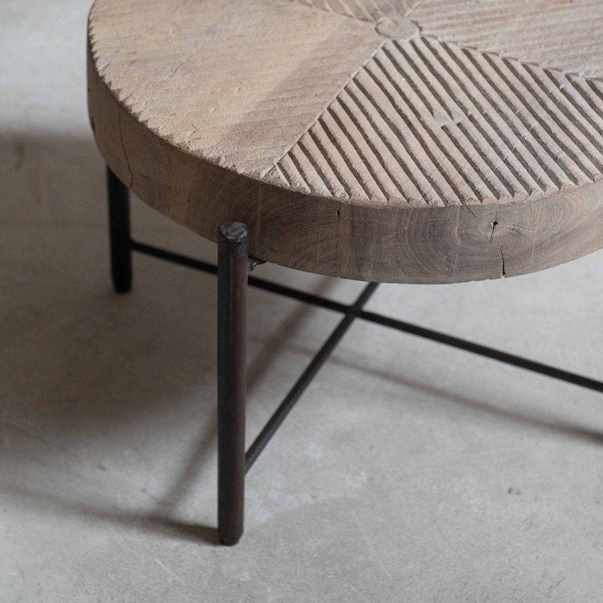 Mesita auxiliar vintage de madera y hierro - Imagen 2