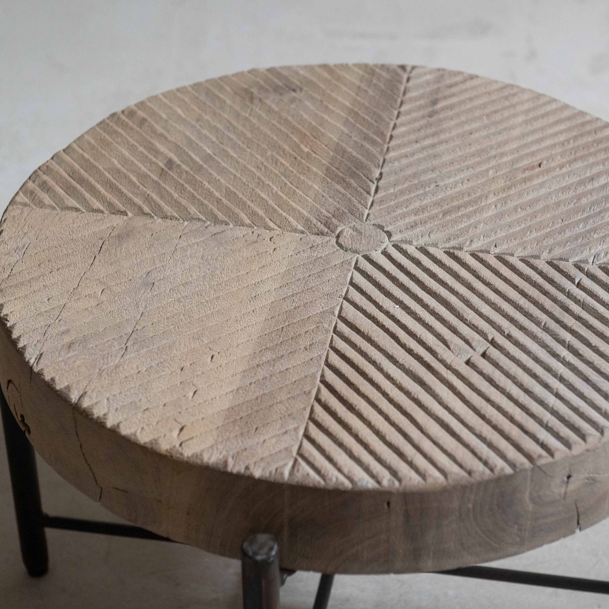 Mesita auxiliar vintage de madera y hierro - Imagen 3