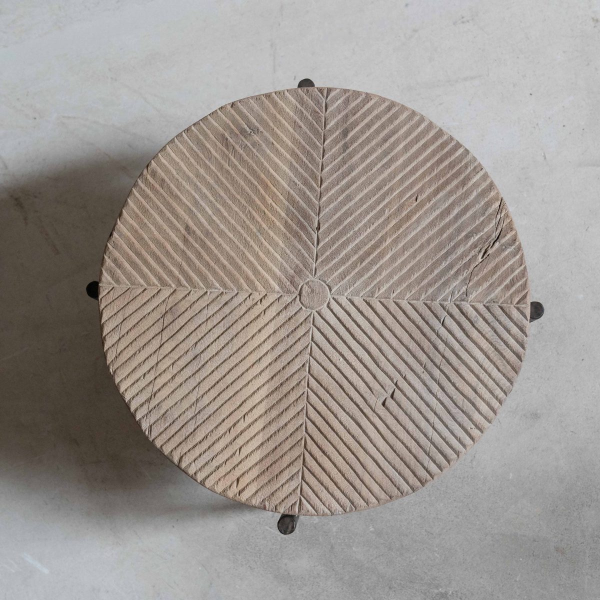 Mesita auxiliar vintage de madera y hierro - Imagen 4