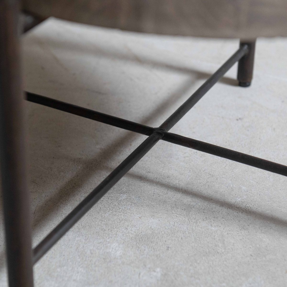 Mesita auxiliar vintage de madera y hierro - Imagen 7