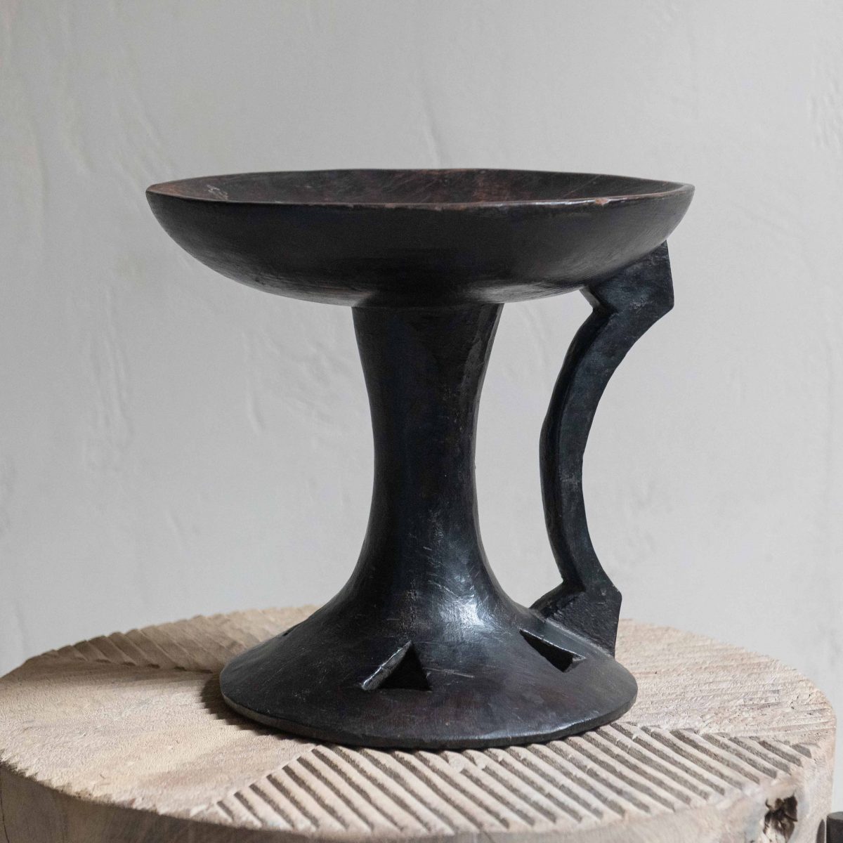 Cuenco antiguo de madera procedente de India - Imagen 2