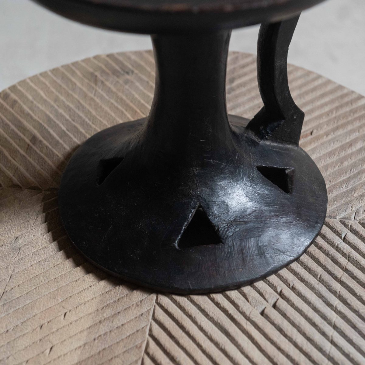 Cuenco antiguo de madera procedente de India - Imagen 4