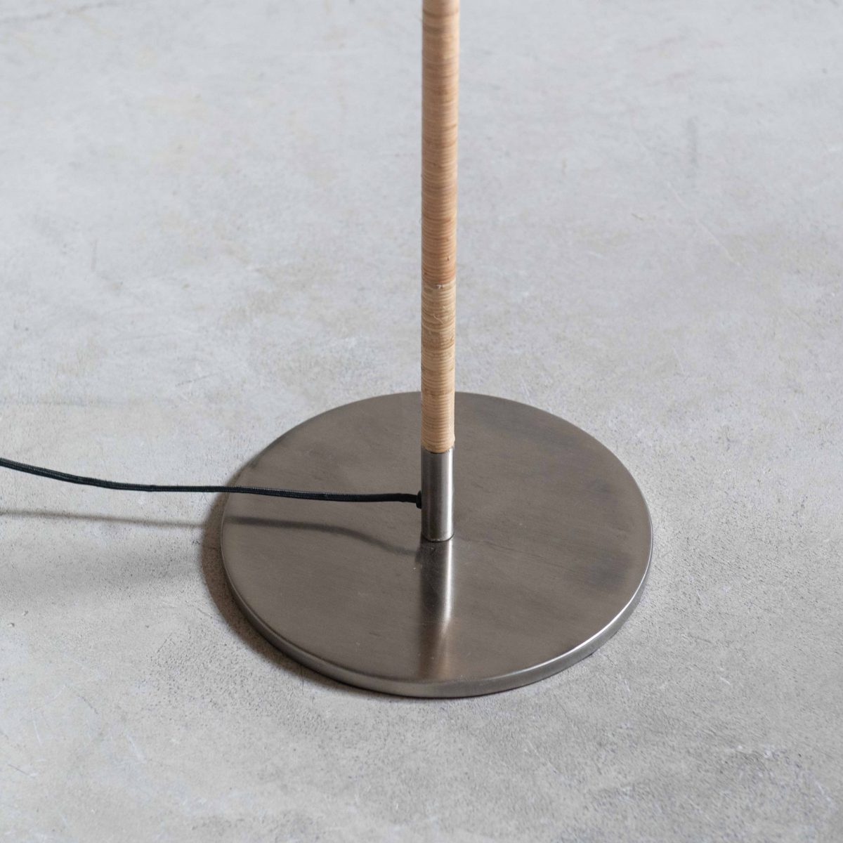 Lámpara de pie de ratán - Imagen 2