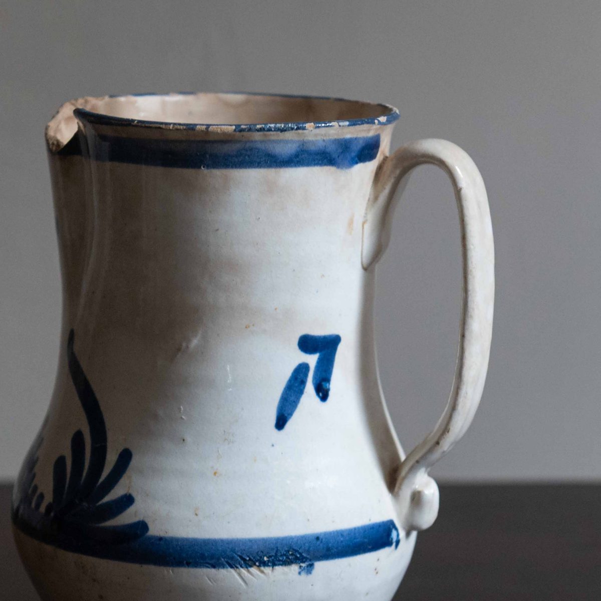 Jarra de cerámica levantina siglo XIX blanca M - Imagen 3